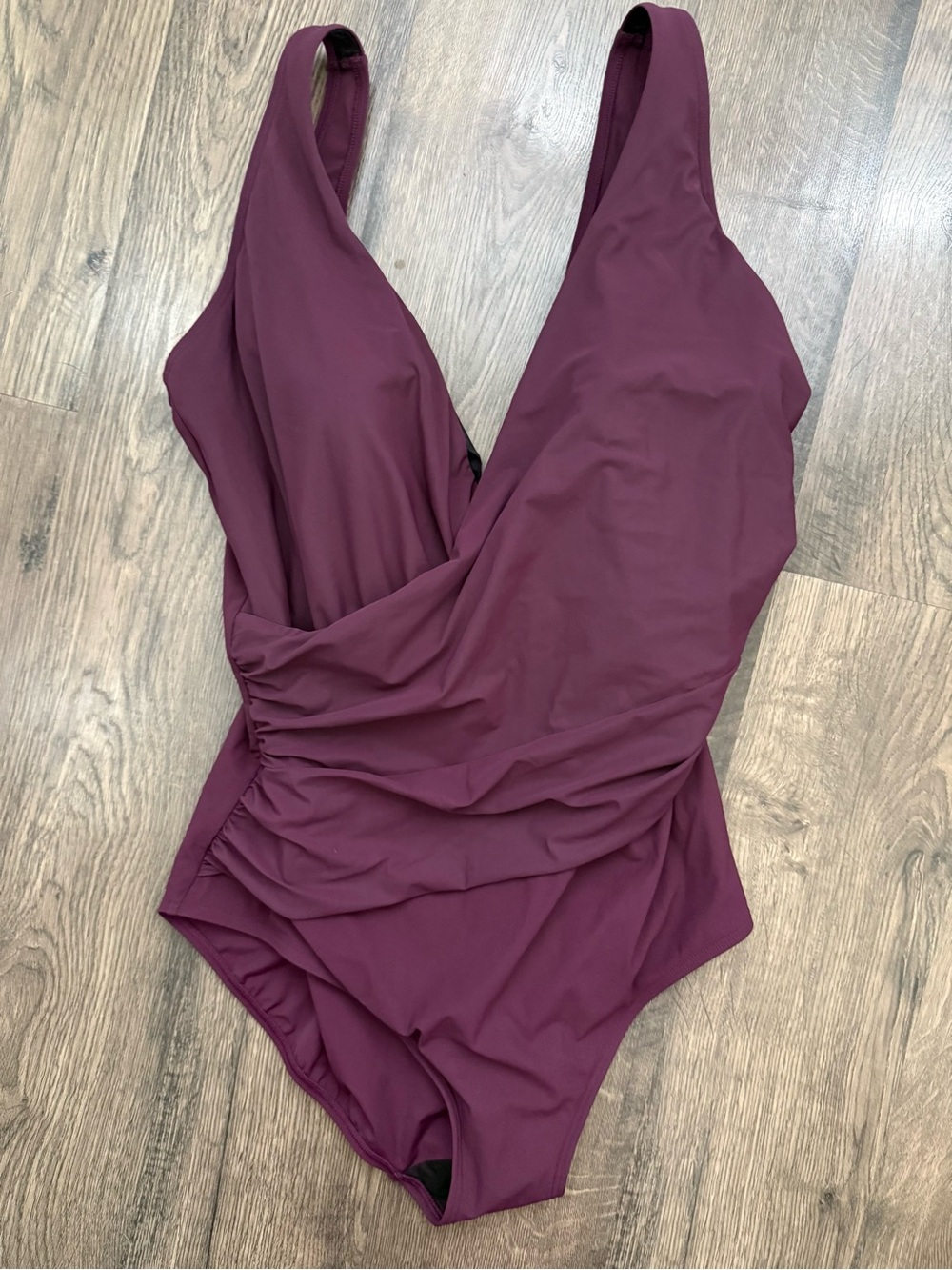 LL Bean Women’s Structured One Piece Shaping Swimwear Size 18